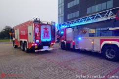 Alarm pożarowy w wielkopowierzchniowym obiekcie handlowym. Wysłano trzy zastępy - foto