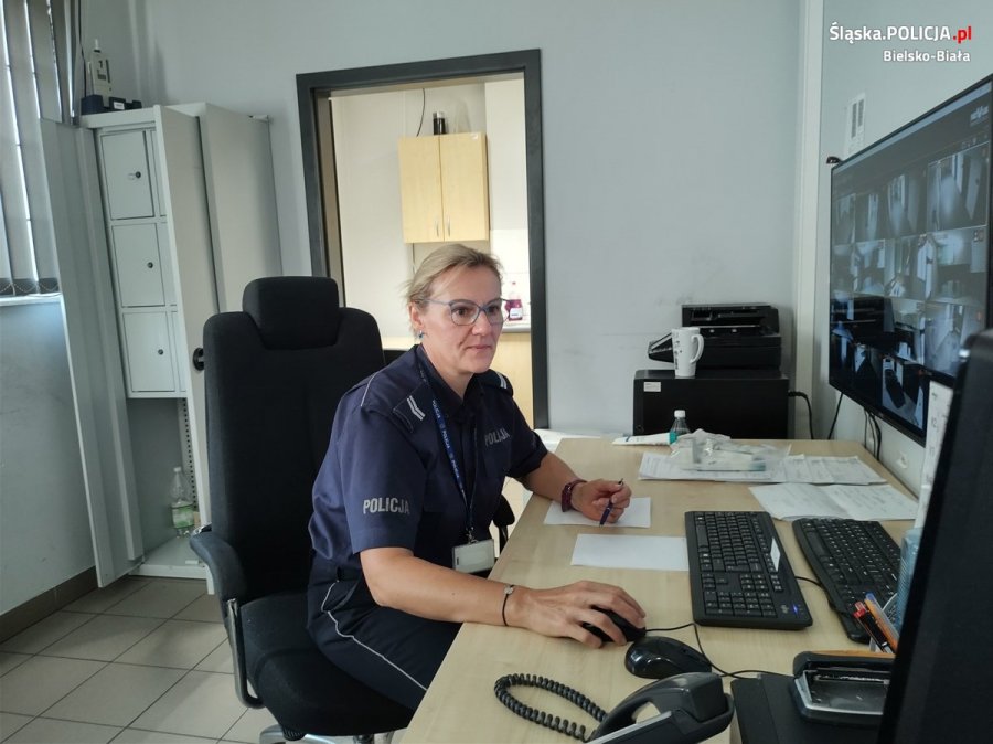 Kompletnie pijany jechał osiedlową ulicą. Nie spodziewał się, że jedzie za policjantką