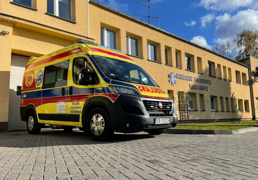Czeki na nowe karetki, ale kto w nich będzie jeździć? Pół miesiąca w okrojonym składzie