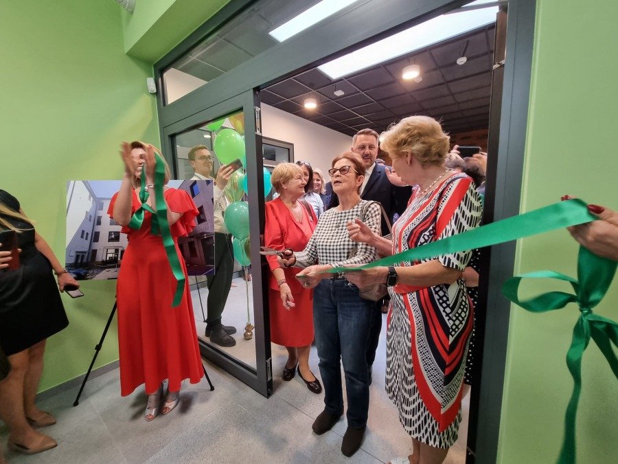Nie ma już pofabrycznej ruiny. Z pompą otwarto piękny obiekt za 20 mln zł  - foto