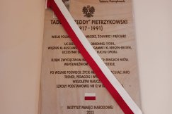 Upamiętnili wyjątkową postać. Film o jego życiu stał się hitem Netfliksa - foto