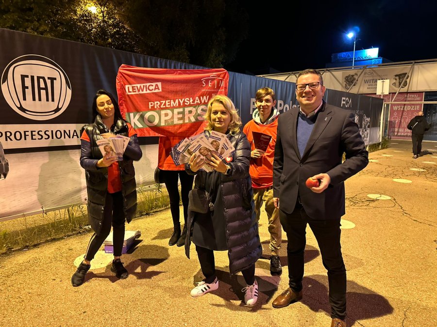 Wyrazili poparcie dla ludzi pracy. Przed pierwszą zmianą stali pod zakładem - foto