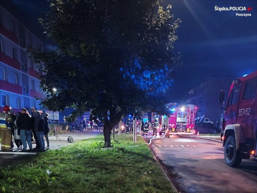 Mieszkanie całkowicie spłonęło, jedna osoba w szpitalu. Zatrzymany bielszczanin - foto