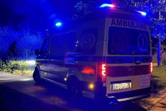 Poważny wypadek na terenie zakładu. Ranny pracownik przewieziony do szpitala