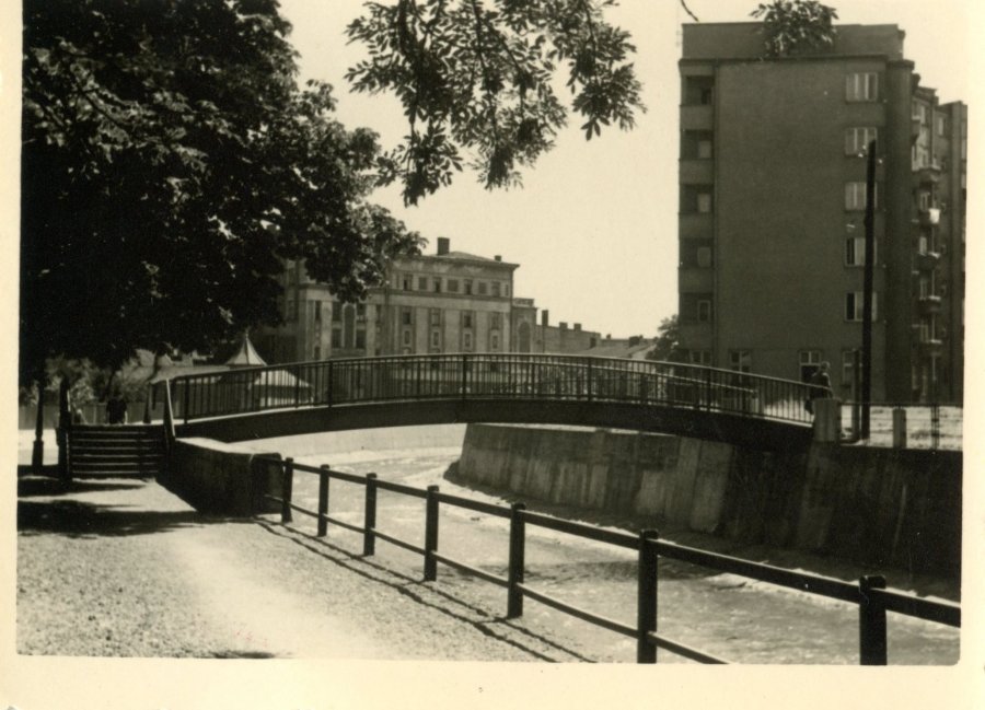 Kładka niezgody koło tzw. Tel Awiwu. Bialanie za korzystanie z niej mieli płacić „rogatkowe”