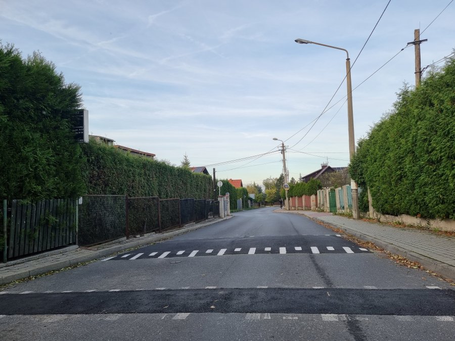 Afera o progi zwalniające. Żadnych roszczeń uszkodzonych aut nie uwzględnią - foto