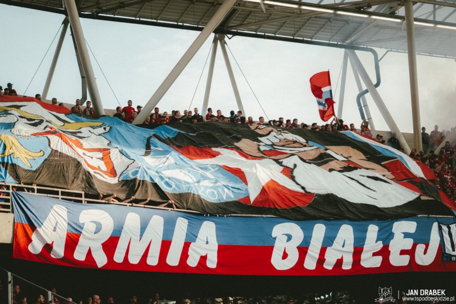 Najazd kibiców Wisły do Bielska-Białej? Na mecz nie wejdą, policja szykuje dodatkowe siły