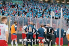 Gorąca rozmowa pod sektorem. „Ściągać koszulki, nie zasługujecie na te barwy” - film