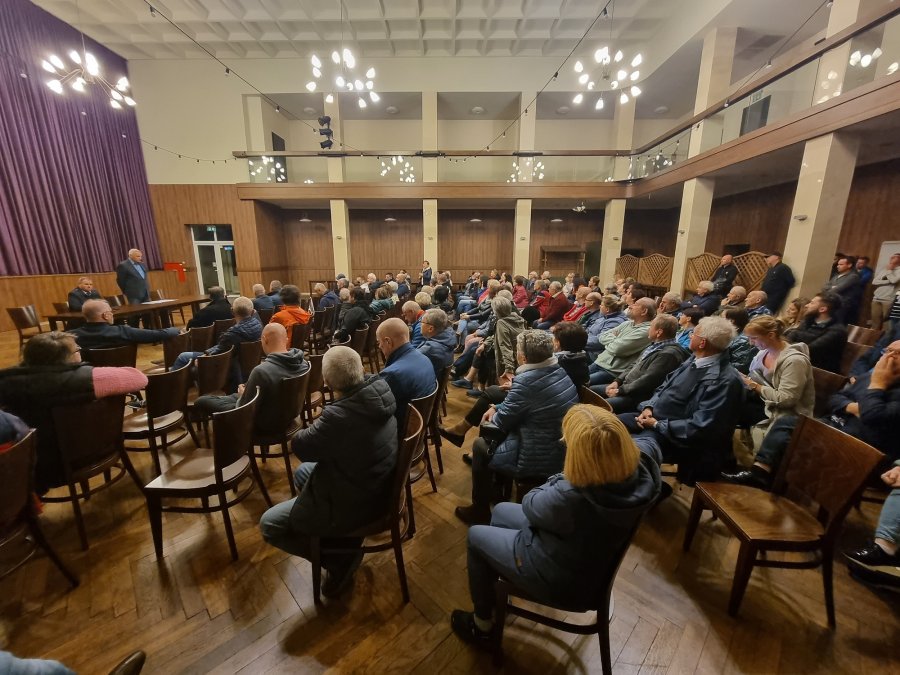 Mieszkańcy mają dość. Burzliwe spotkanie po kolejnej awarii - foto