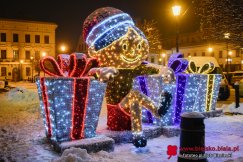 Bielsko-Biała pięknieje na święta! Skromne iluminacje rozświetliły uliczki i place ZDJĘCIA