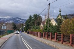 Obiecali, lecz nie dokończyli. Kierowcy lubią gnać na wyremontowanej ulicy - foto