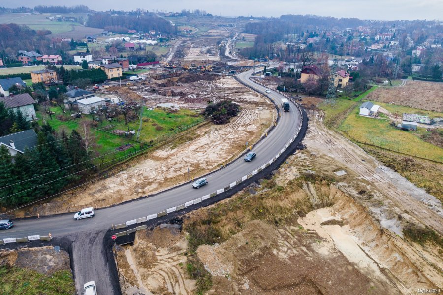 Zmiany na budowie. Jutro zamkną przejazd, ale wreszcie przejdą suchą stopą - foto