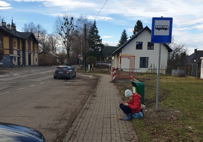 Utworzyli przystanek, kierowcy parkują w zatoce. Za szybą zostawili im wezwania - foto