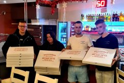 Piękny gest przed świętami. Rozwieźli wiele „placków” do bezdomnych i potrzebujących - foto