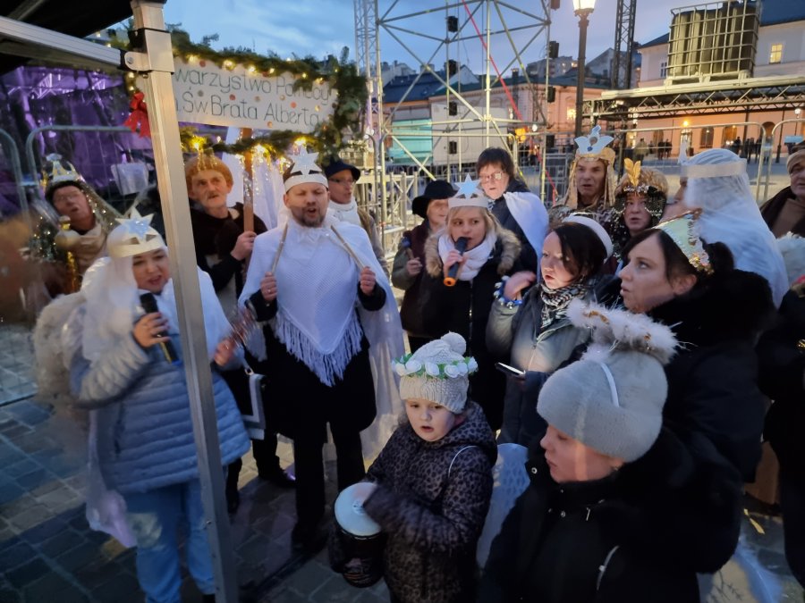 Anioły, diabły i trzej królowie. Z kolędą na ustach przeszli przez centrum miasta - foto