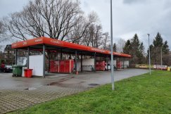 Wyłamał drzwi i zwinął gotówkę z myjni samochodowej. Policja poszukuje sprawcy - foto