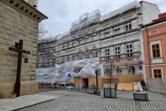 Zabytek na placu przechodzi remont. Od wielu lat znajduje się tu bursa dla dziewcząt - foto
