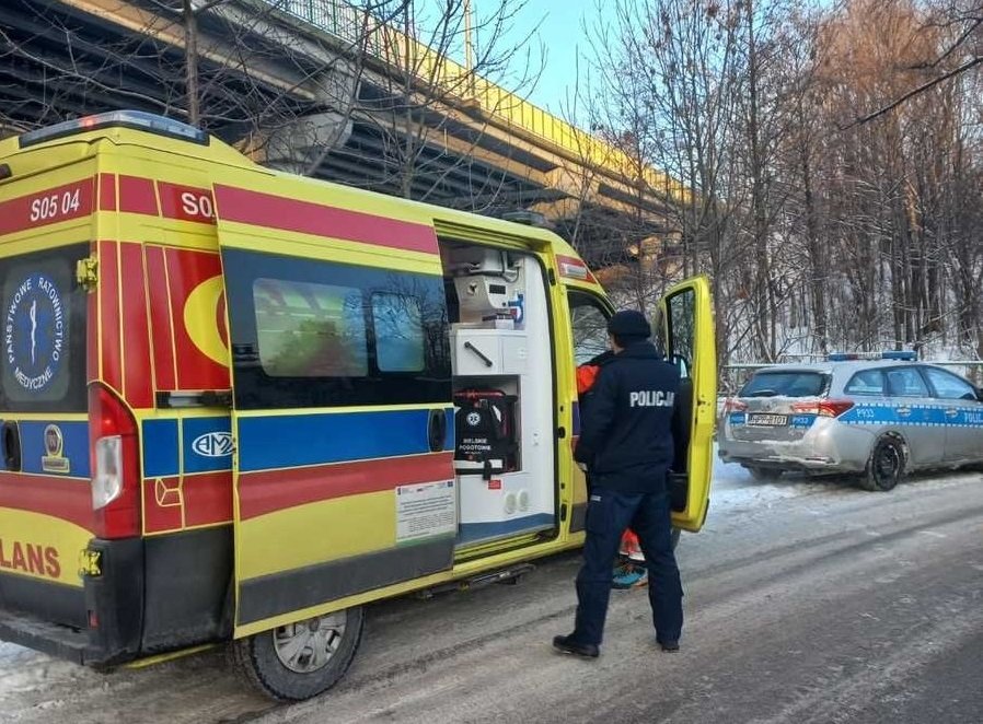 Echa reportażu. Dzielnicowy udał się pod wiadukt, bezdomny otrzymał pomoc i pracę