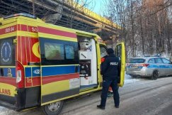 Echa reportażu. Dzielnicowy udał się pod wiadukt, bezdomny otrzymał pomoc i pracę