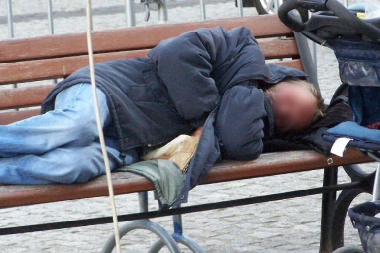„Życzliwie” do bezdomnych. A jeżeli nie życzą sobie pomocy? - foto