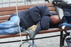 „Życzliwie” do bezdomnych. A jeżeli nie życzą sobie pomocy? - foto