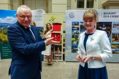 Piękna uroczystość na zamku. Ministerialny medal dla założycielki bielskiego chóru - foto