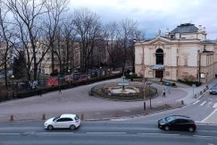 Dwumetrowy pomnik przed teatrem. Zgodę będą musieli wyrazić radni - foto