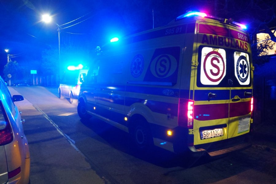 W nocy staruszka wypadła z okna. Kobieta została przewieziona do szpitala - foto