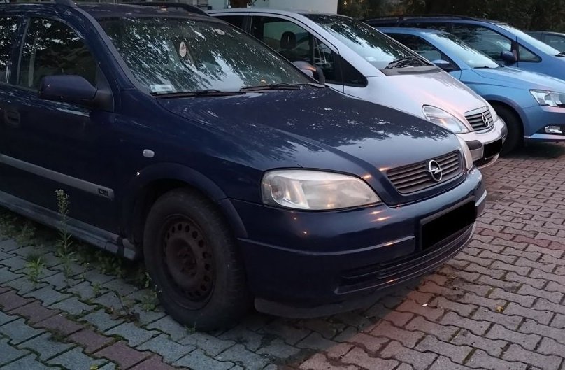 Wycięli katalizatory na osiedlowym parkingu. Powraca koszmar właścicieli aut?