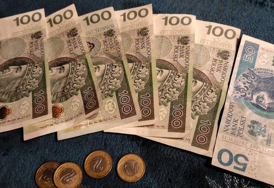 Trzeba złożyć wniosek, by dostać 800 Plus. Spóźnieni stracą ciągłość świadczenia