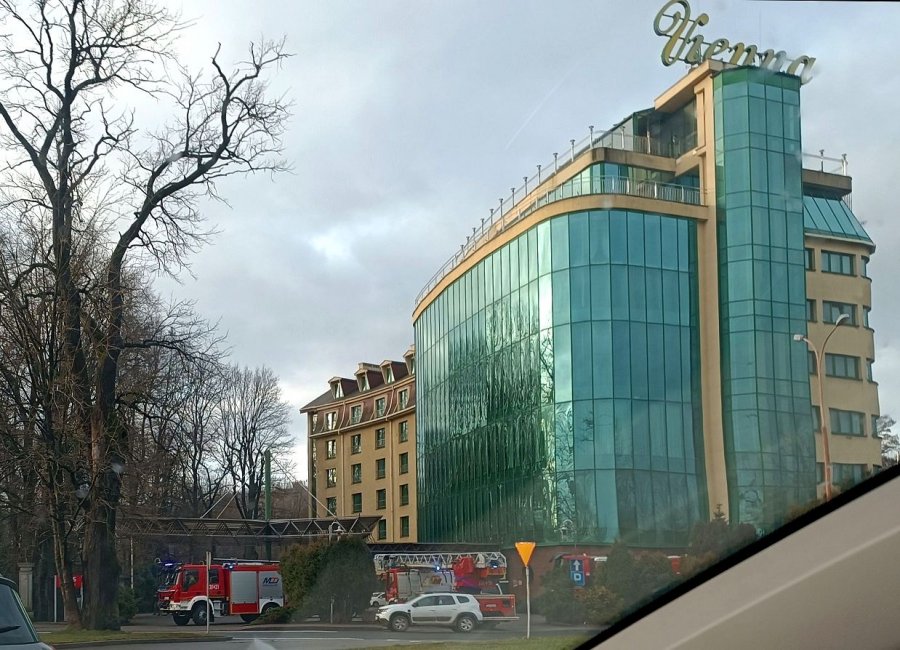 Strażacy interweniowali w hotelu Vienna. Wszystko przez dezodorant - foto