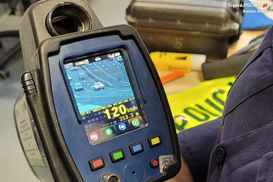 Na tej ulicy urządzają sobie wyścigi. Policja zatrzymała kolejnego „pirata” - foto