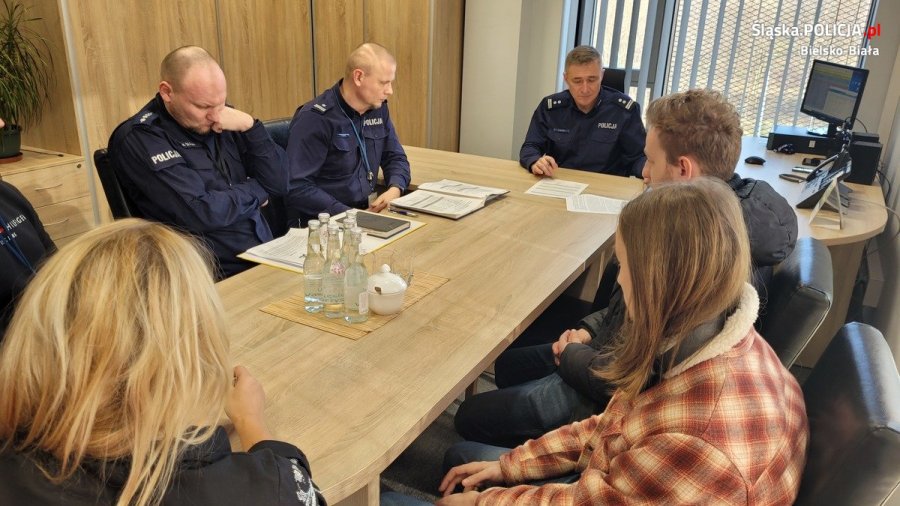 Cywile w komendzie. Przejażdżka z Grupą Speed i tajniki kryminalistyki - foto