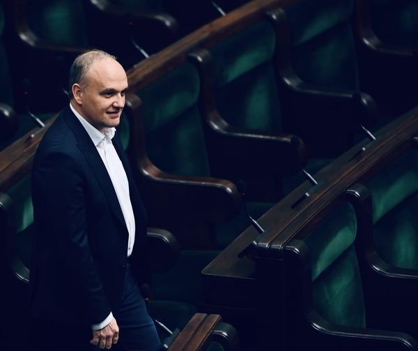 Poseł o ohydnej stronie parlamentu. „Trzy razy pomyślcie, nim podejmiecie decyzję”