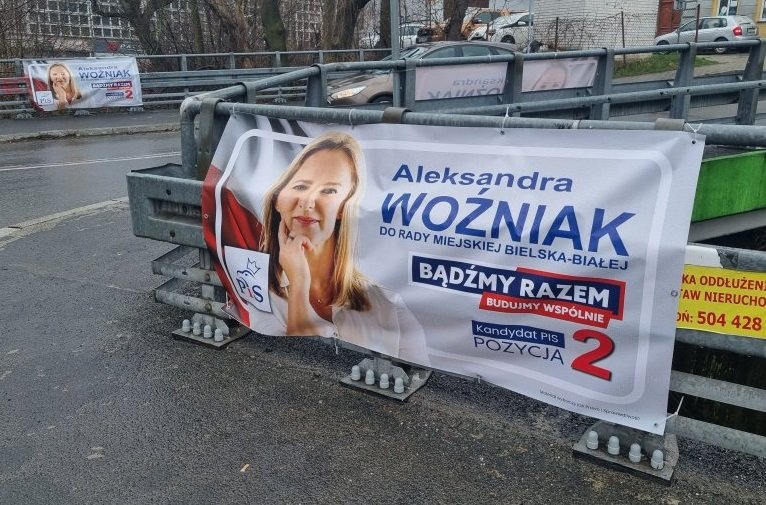 Niewiele zgłoszeń w sprawie banerów. Dwie osoby ujęte na gorącym uczynku - foto