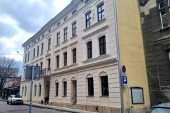 Wypiękniała kolejna kamienica. Jej ścianę ma zdobić folklorystyczny mural - foto