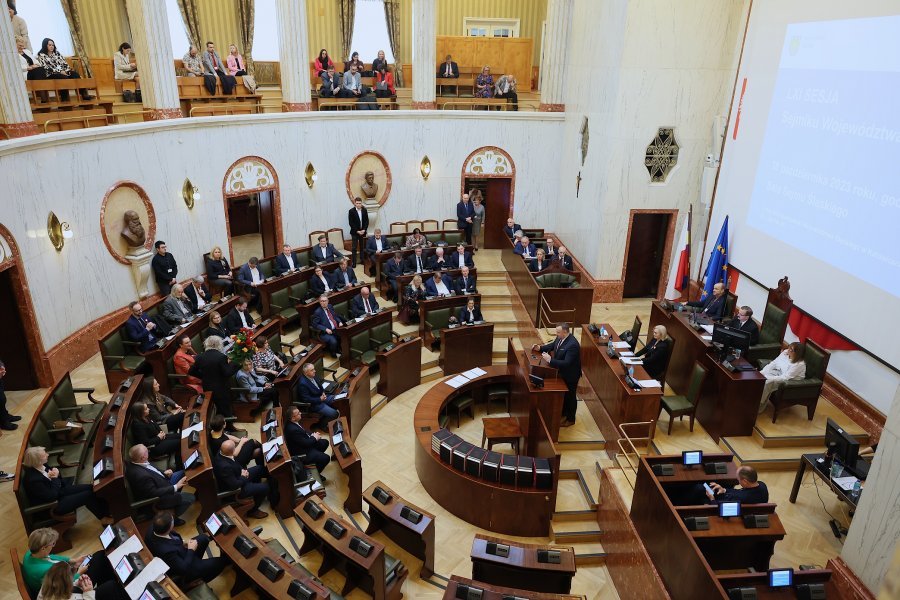 Wielu nowych radnych sejmiku śląskiego. Siedem mandatów dla trzech komitetów