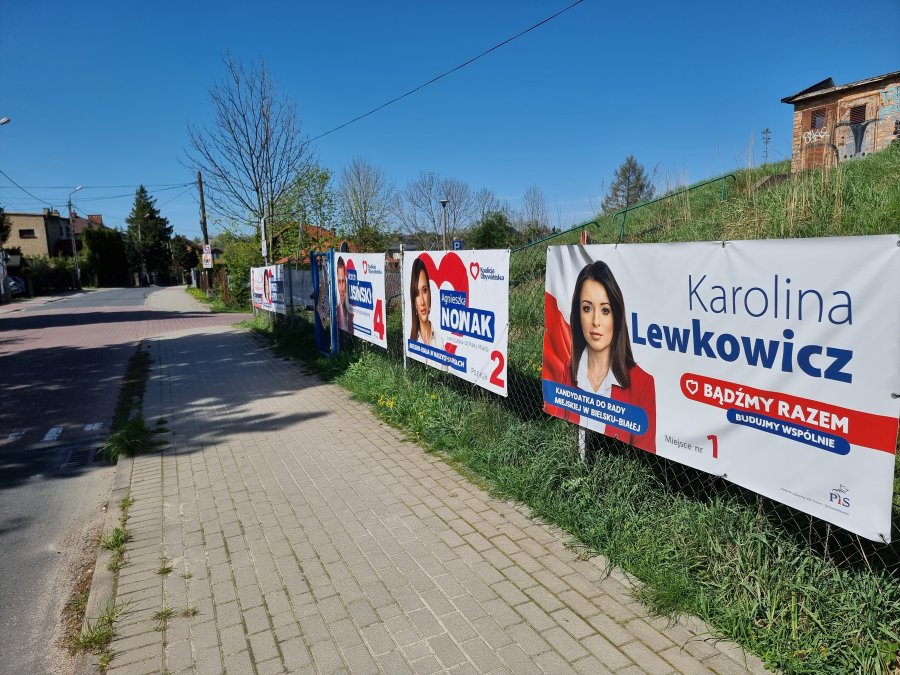 Czas na wielkie sprzątanie. Komitety mają 30 dni na uprzątnięcie banerów