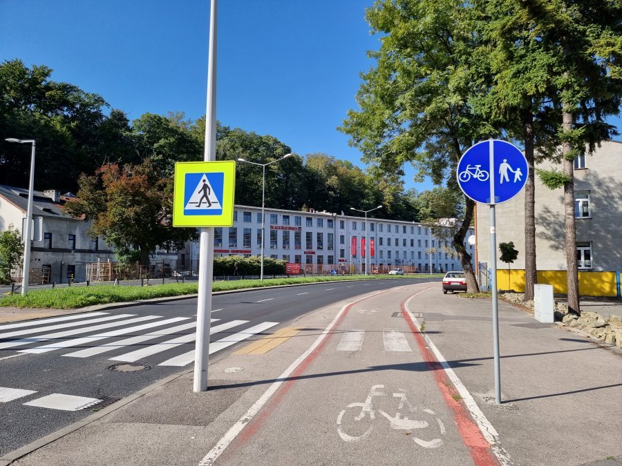 Zwężenie jezdni na ruchliwej ulicy. Zmiana organizacji i utrudnienia od poniedziałku MAPA