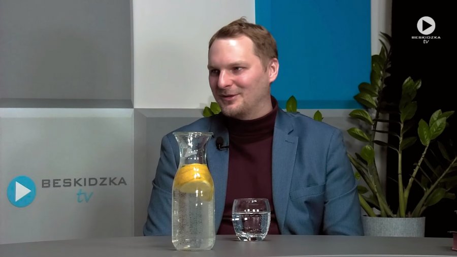 Uczył się hebrajskiego na własną rękę. Jako nastolatek przepisywał słówka do zeszytu