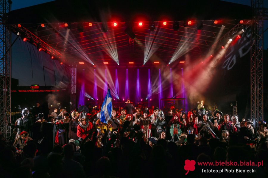 Efektowny koncert filmowy na placu Wojska Polskiego. Było na co popatrzeć ZDJĘCIA