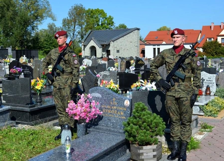 Przed śmiercią uratował kolegów. „Był nie tylko człowiekiem honoru. Uczynił coś więcej”