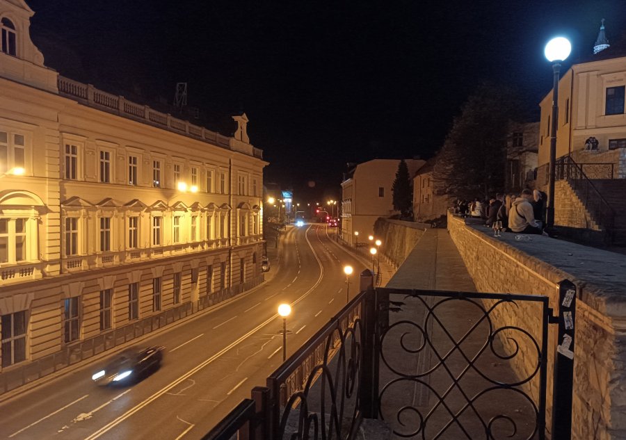 To koniec imprez na murach? Od kilku dni taras przy zamku jest zamykany kratą
