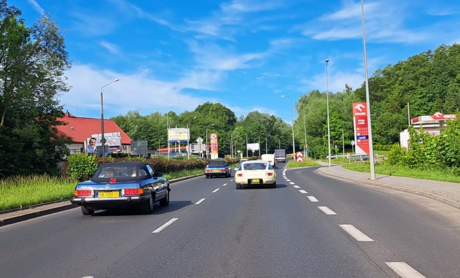 Dziewięć załóg z Bielska-Białej ruszyło w trasę. Klasykami przejadą pół Europy - foto