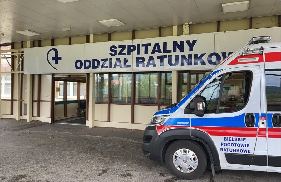 Trzynaście rozbitych aut, sześć osób w szpitalu. Policja szuka świadków potężnego karambolu