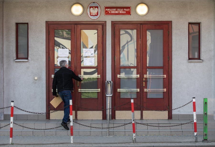 Czeka nas tąpnięcie na rynku pracy? Kilka tysięcy osób zniknie lub będzie pracować „na czarno”