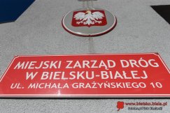 Dziś dwie nieprzejezdne ulice w Wapienicy. Układają nakładkę asfaltową MAPY