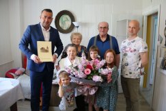 200 lat pani Mario! Jubilatka może liczyć na wsparcie ukochanej rodziny - foto