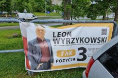 Miesiąc po wyborach, a plakaty dalej wiszą. Miasto powinno podjąć radykalne środki?