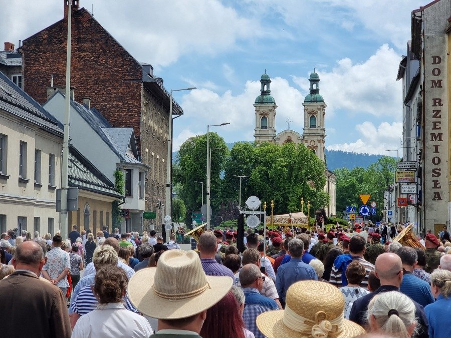 Przez miasto przejdą liczne procesje. Jutro utrudnienia w wielu miejscach